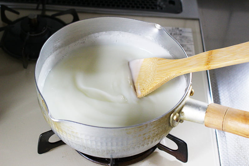 「片栗粉で牛乳プリン(イチゴ)」の作り方2