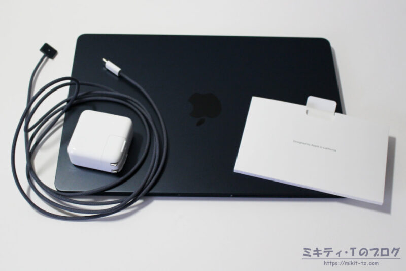 Apple「認定整備済製品」で購入したMacBook Air(M2)と付属品