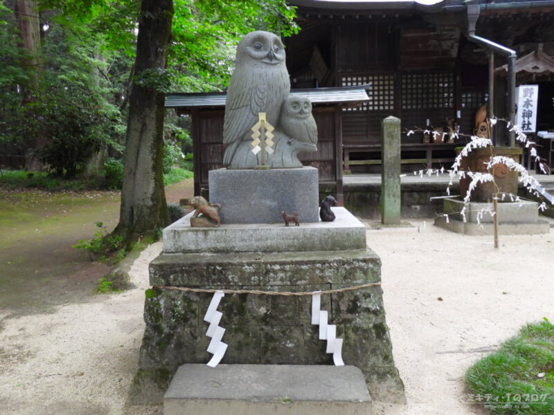 野木神社・フクロウ像
