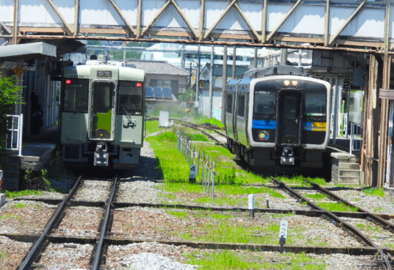 JR中込駅付近にて。観光列車「HIGH RAIL 1375」展望スペース車窓から撮影