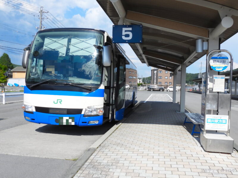 軽井沢駅から横川駅まではJRバスで移動