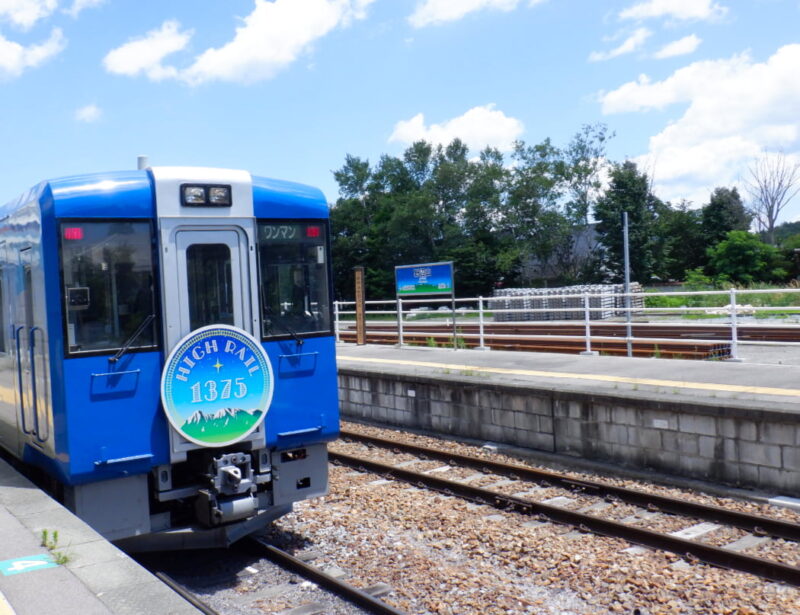 JR野辺山駅と観光列車「HIGH RAIL 1375」